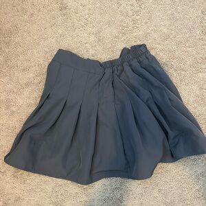 Sangtree pleated gray skirt